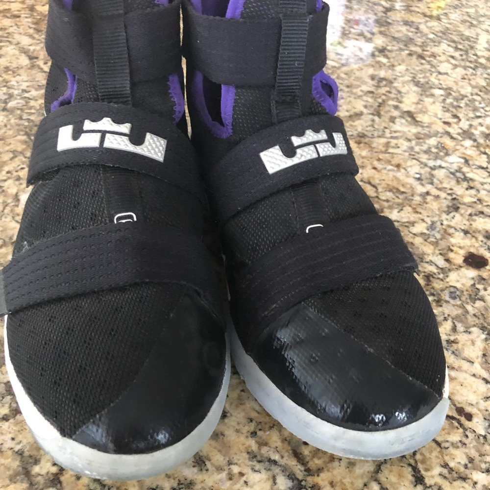 Lebron Soldiers, boys youth size 5.5 Nike